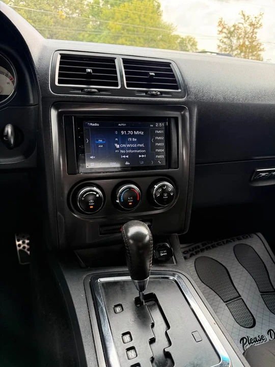 2010 Dodge Challenger 3rd Gen - Image 13 of 14
