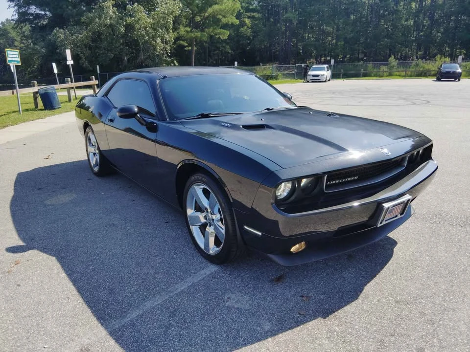 2010 Dodge Challenger 3rd Gen - Image 5 of 8
