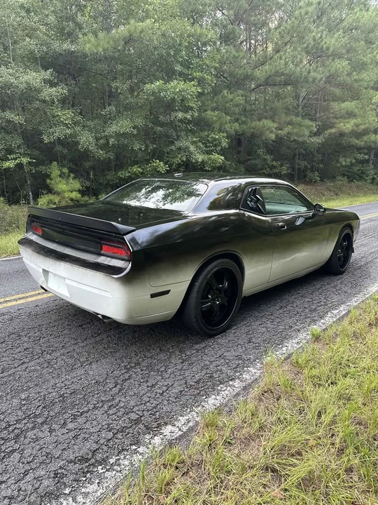 2010 Dodge Challenger 3rd Gen - Image 4 of 12