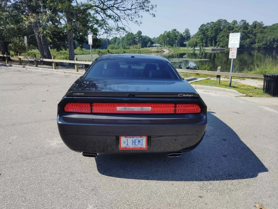 2010 Dodge Challenger 3rd Gen - Image 3 of 8