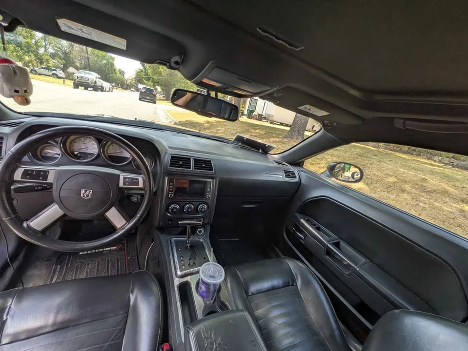 2010 Dodge Challenger 3rd Gen - Image 3 of 4