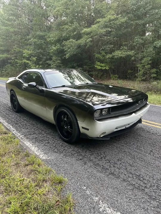 2010 Dodge Challenger 3rd Gen - Image 3 of 12