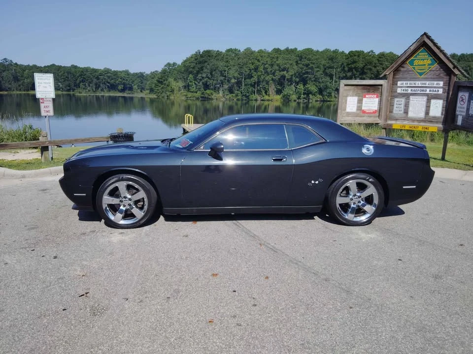 2010 Dodge Challenger 3rd Gen - Image 3 of 8
