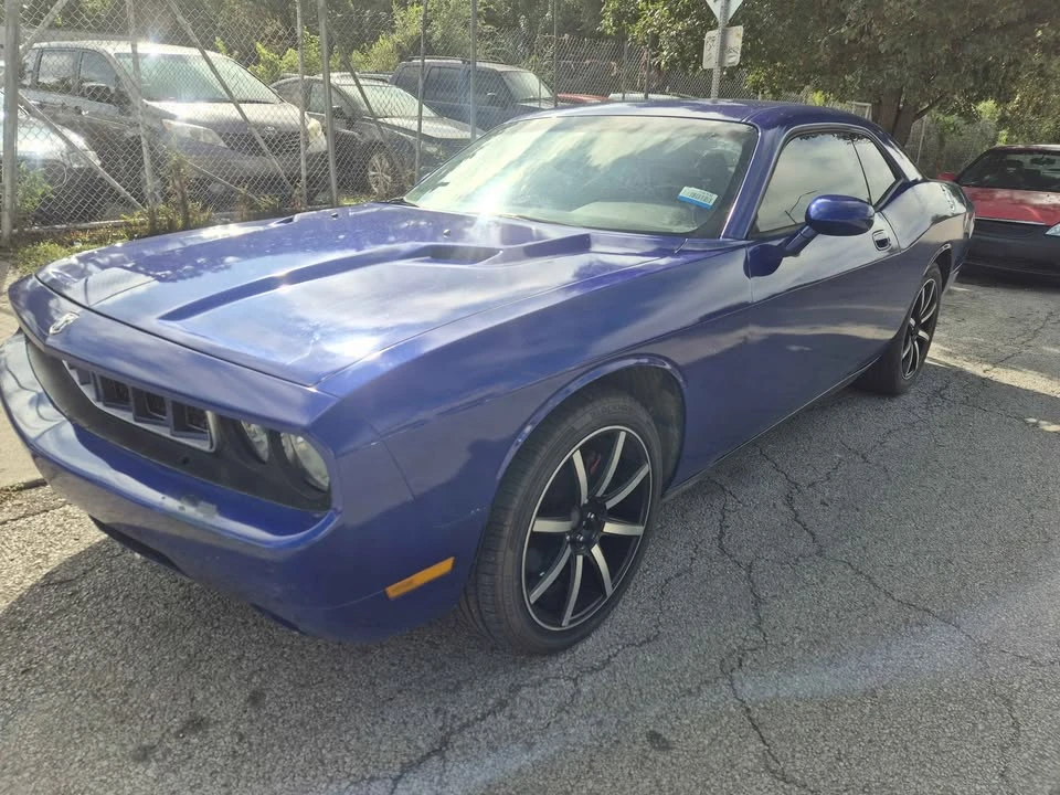 2010 Dodge Challenger 3rd Gen - Image 2 of 7