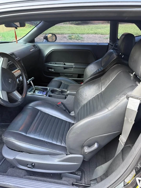 2010 Dodge Challenger 3rd Gen - Image 6 of 10