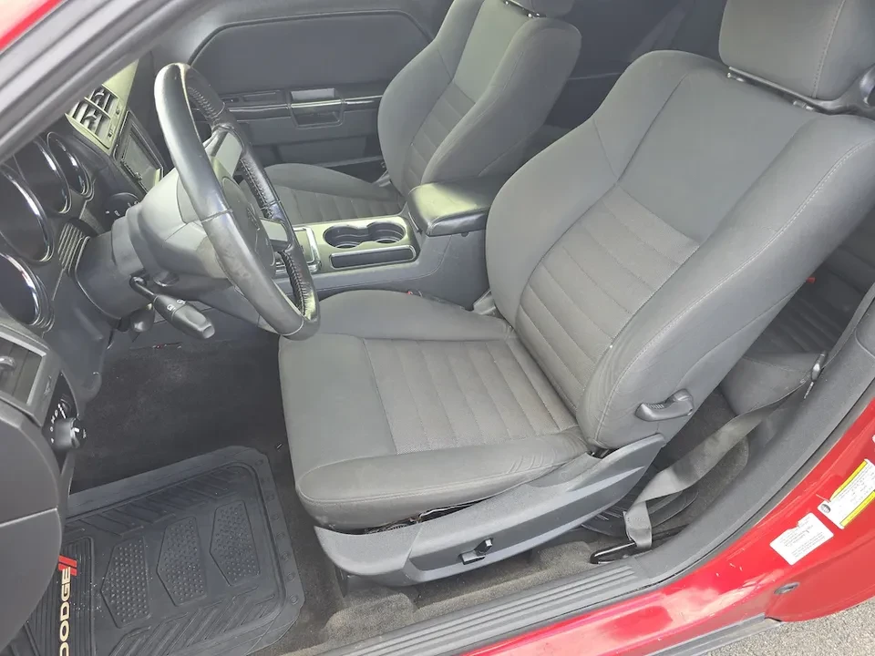 2010 Dodge Challenger 3rd Gen - Image 13 of 16