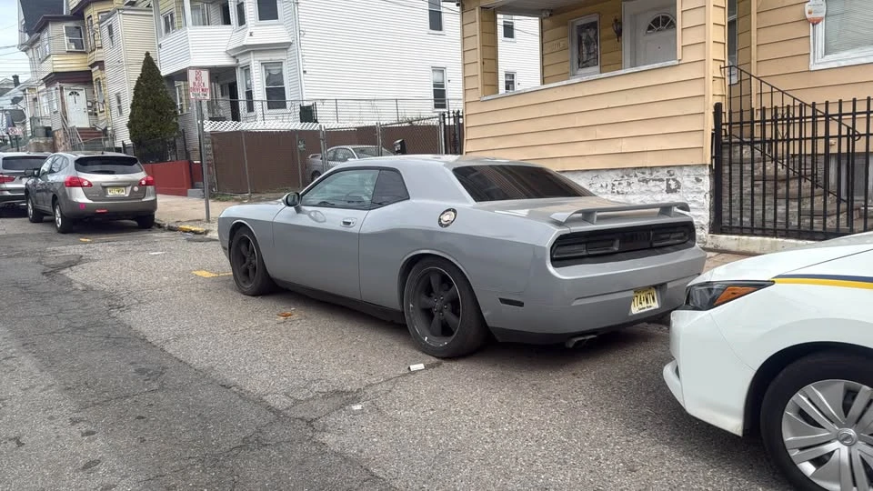 2010 Dodge Challenger 3rd Gen - Image 5 of 17