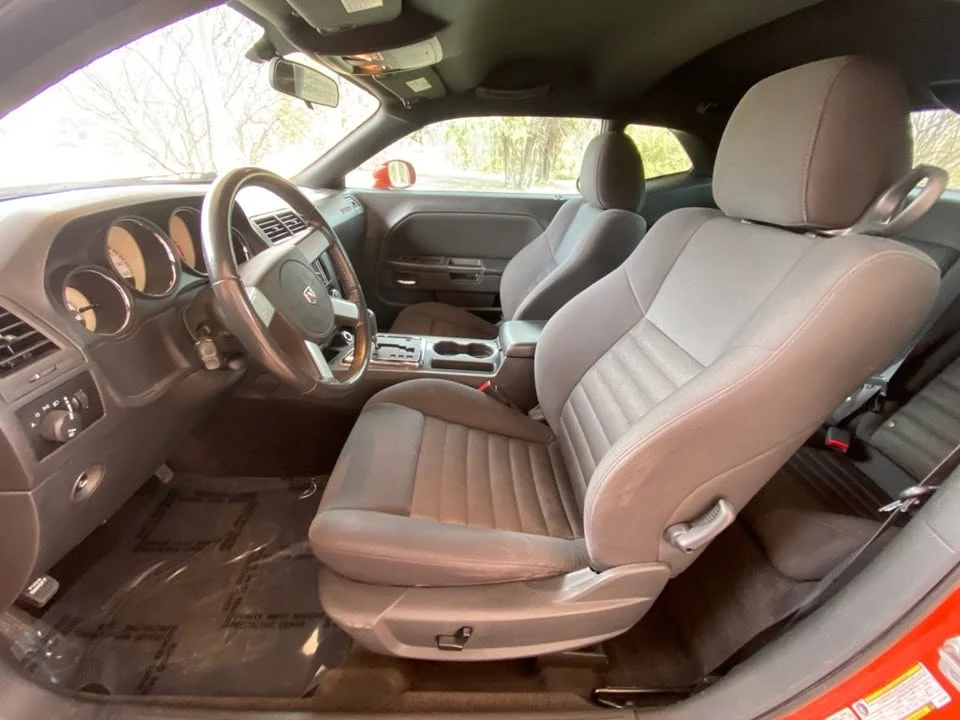 2010 Dodge Challenger 3rd Gen - Image 9 of 18