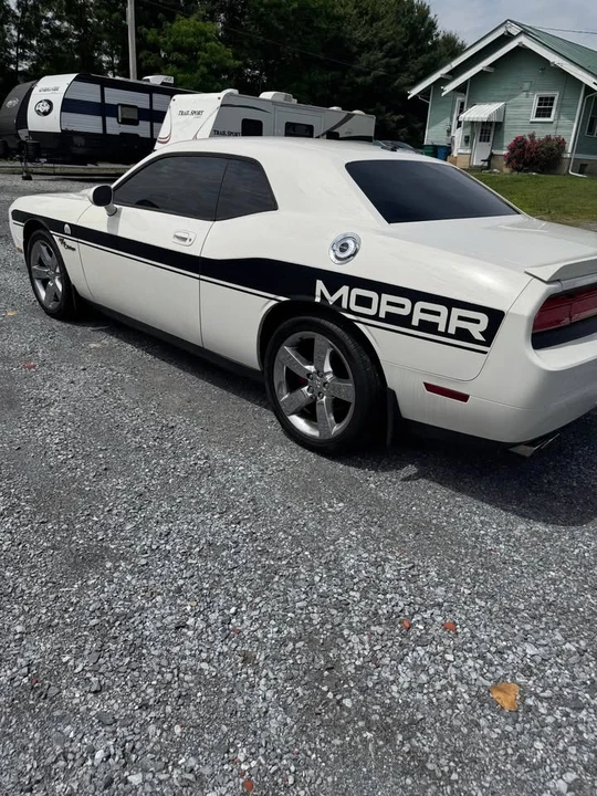 2010 Dodge Challenger 3rd Gen - Image 7 of 9