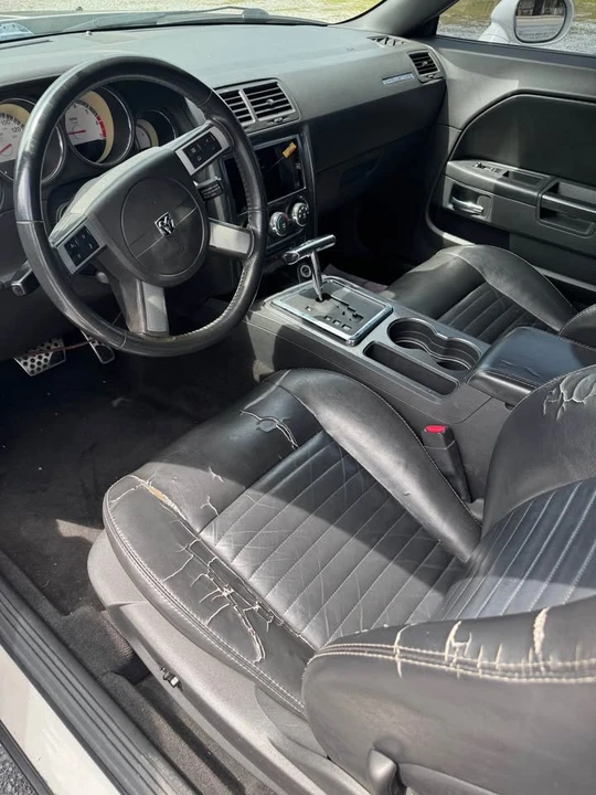 2010 Dodge Challenger 3rd Gen - Image 6 of 9