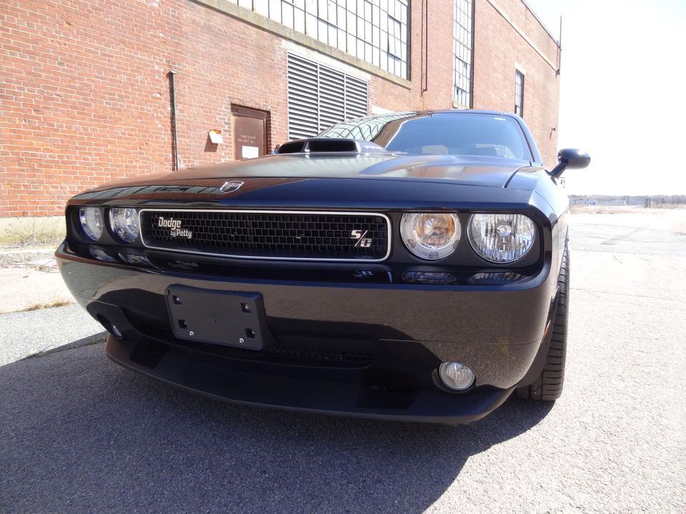 2010 Dodge Challenger 3rd Gen - Image 13 of 31