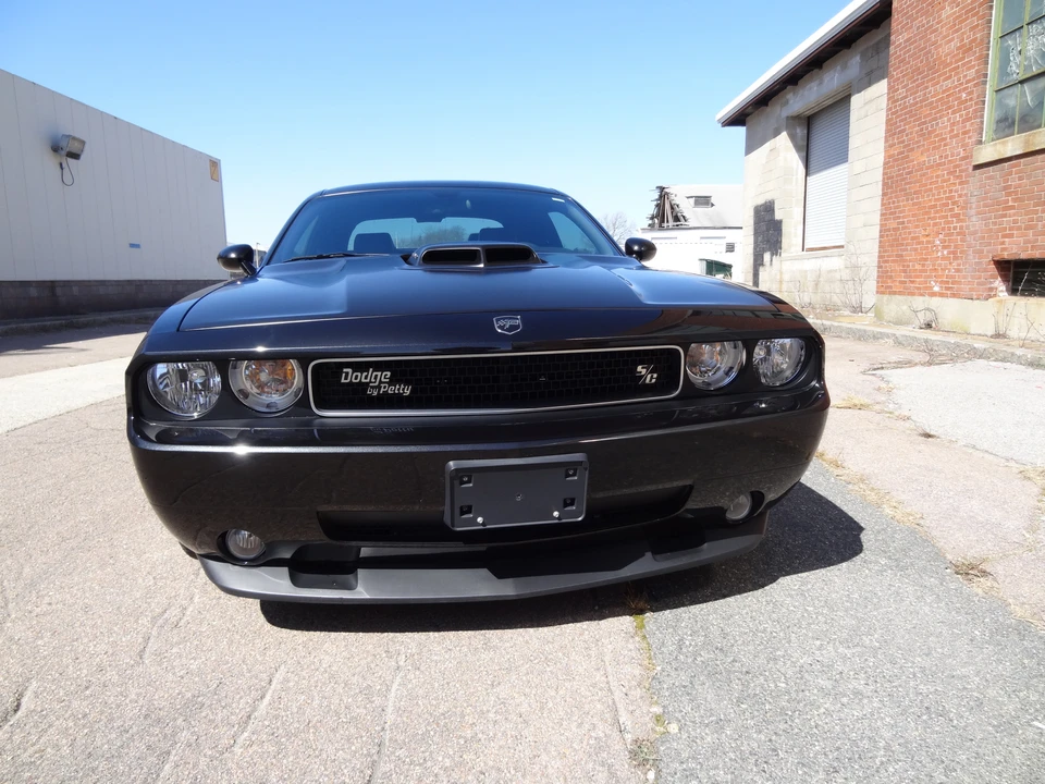 2010 Dodge Challenger 3rd Gen - Image 15 of 31