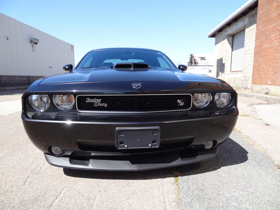 2010 Dodge Challenger 3rd Gen - Image 16 of 31