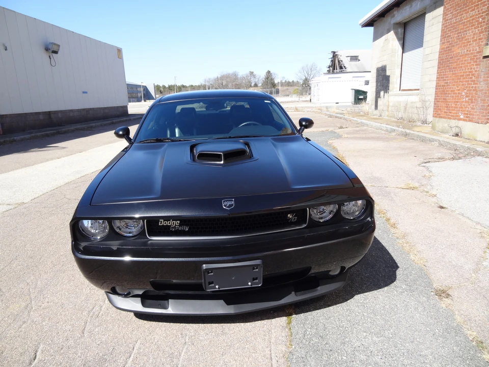 2010 Dodge Challenger 3rd Gen - Image 17 of 31