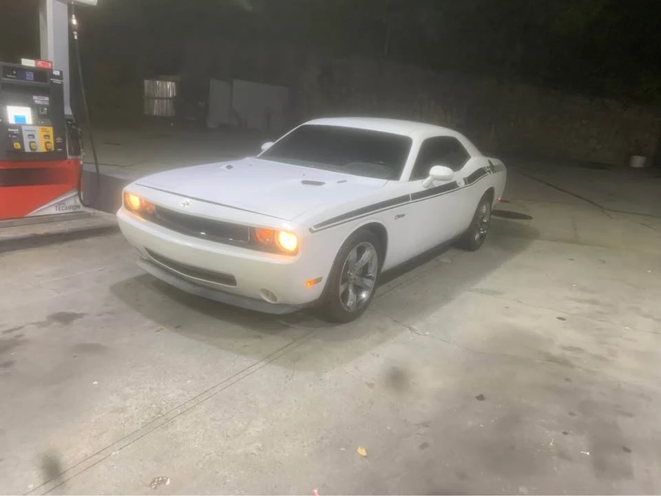 2010 Dodge Challenger 3rd Gen - Image 4 of 11