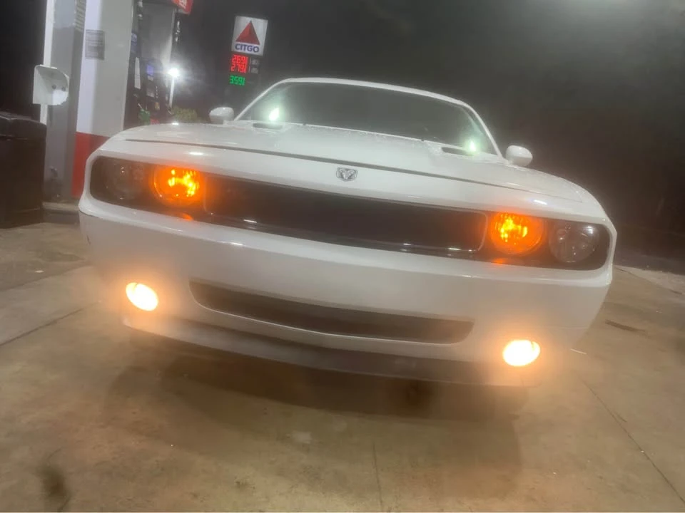 2010 Dodge Challenger 3rd Gen - Image 2 of 11