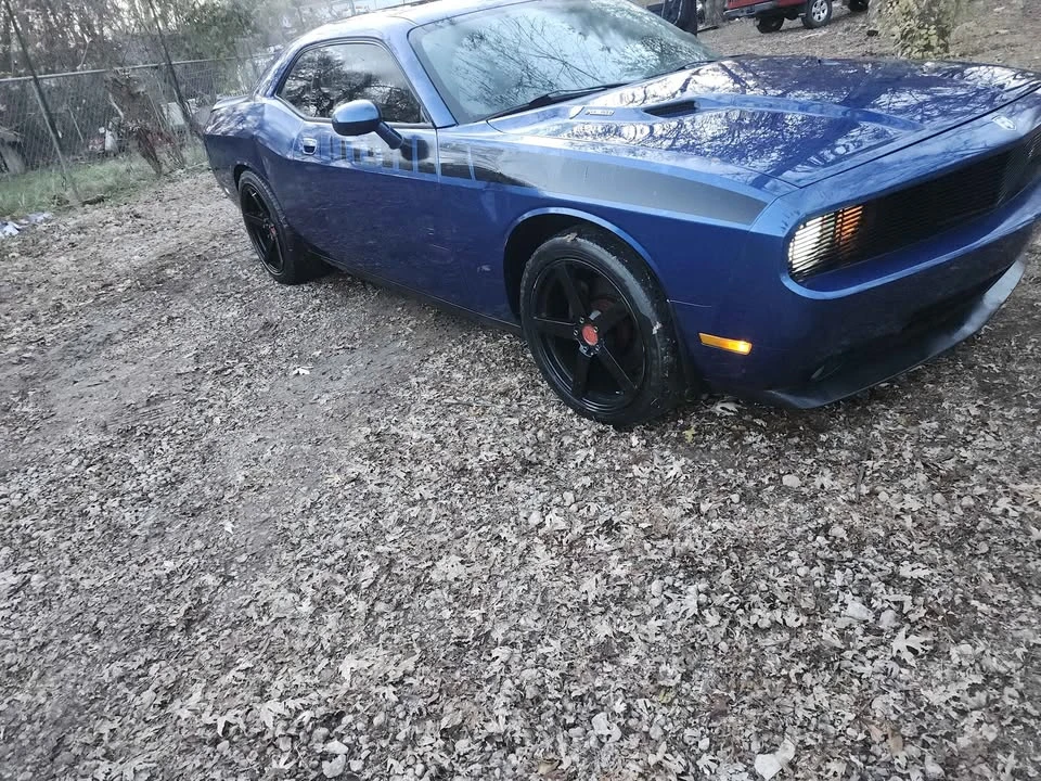 2010 Dodge Challenger 3rd Gen - Image 2 of 7