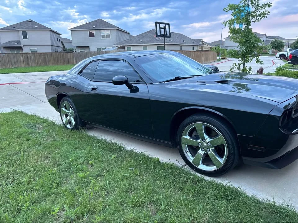 2010 Dodge Challenger 3rd Gen - Image 2 of 2