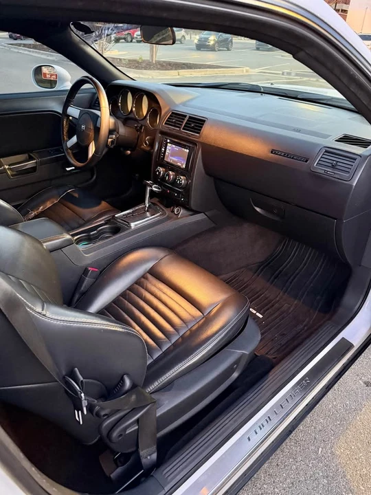 2010 Dodge Challenger 3rd Gen - Image 12 of 16