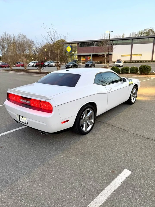 2010 Dodge Challenger 3rd Gen - Image 6 of 16