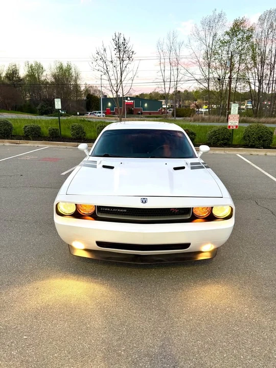 2010 Dodge Challenger 3rd Gen - Image 3 of 16