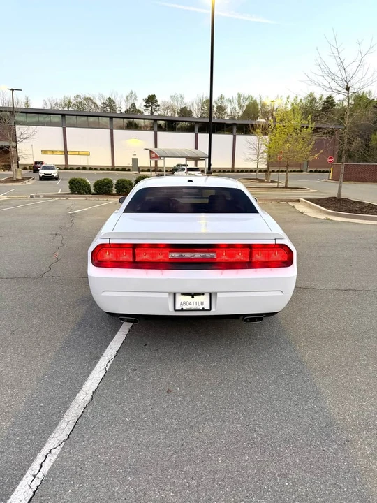 2010 Dodge Challenger 3rd Gen - Image 8 of 16