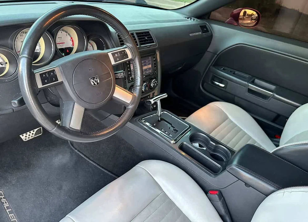 2010 Dodge Challenger 3rd Gen - Image 19 of 24