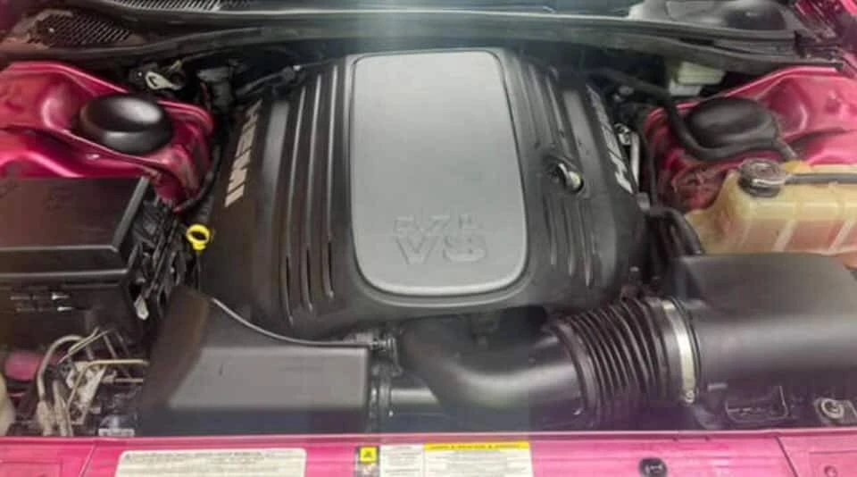 2010 Dodge Challenger 3rd Gen - Image 16 of 24