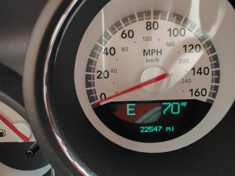 2010 Dodge Challenger 3rd Gen - Image 13 of 21