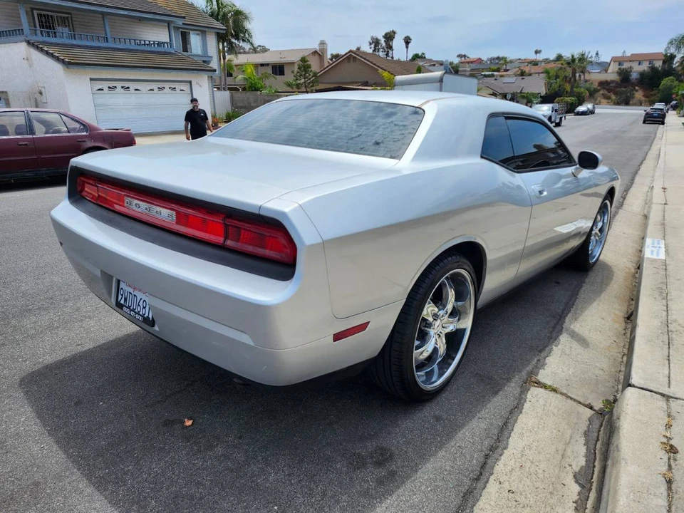 2010 Dodge Challenger 3rd Gen - Image 4 of 12