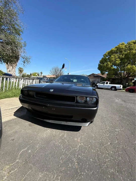 2010 Dodge Challenger 3rd Gen - Image 2 of 11
