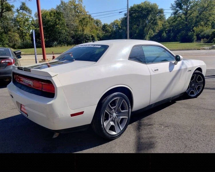 2010 Dodge Challenger 3rd Gen - Image 5 of 20