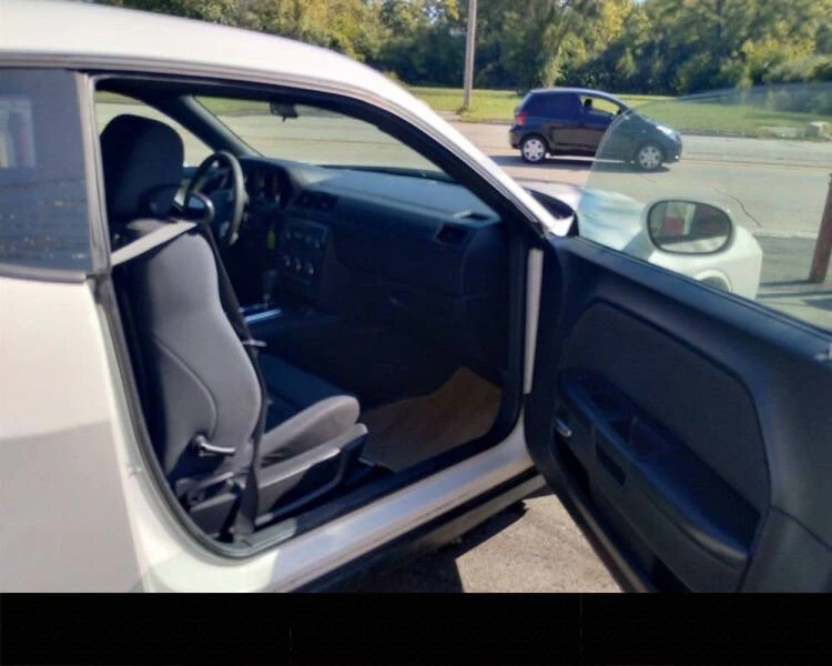 2010 Dodge Challenger 3rd Gen - Image 15 of 20