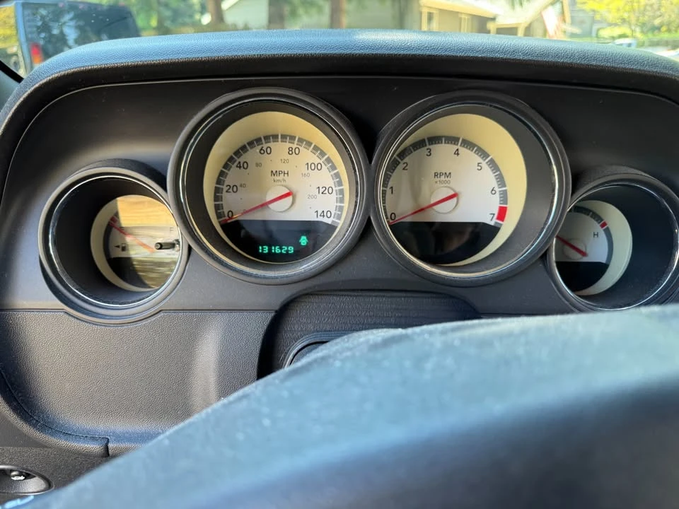 2010 Dodge Challenger 3rd Gen - Image 13 of 15