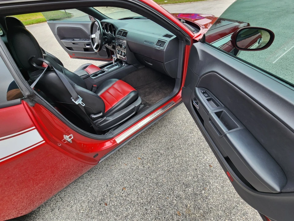 2010 Dodge Challenger 3rd Gen - Image 11 of 17