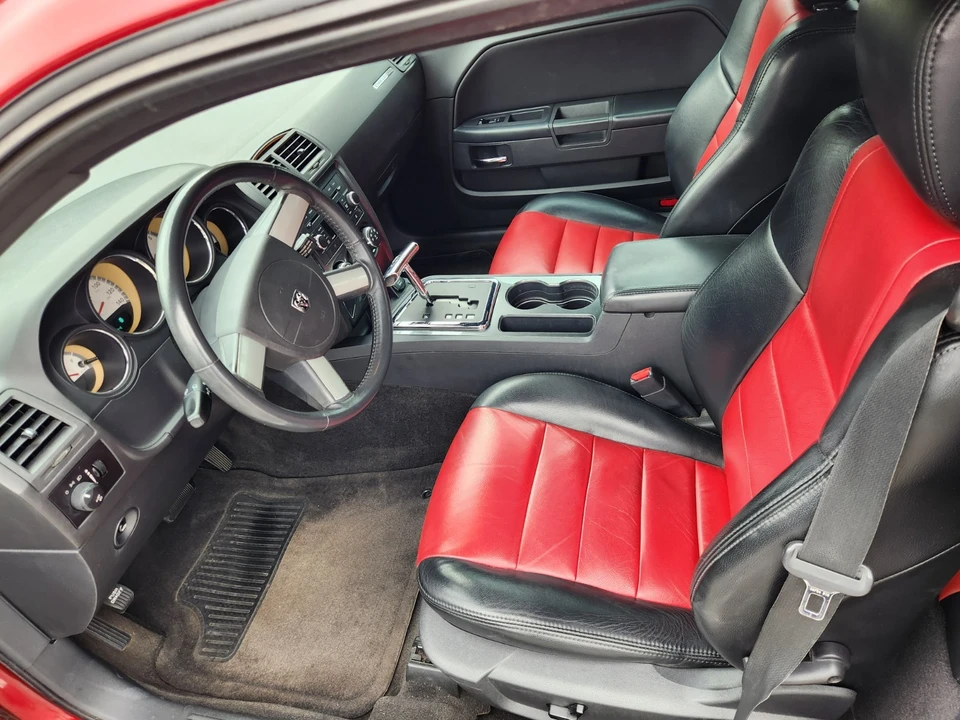 2010 Dodge Challenger 3rd Gen - Image 7 of 17