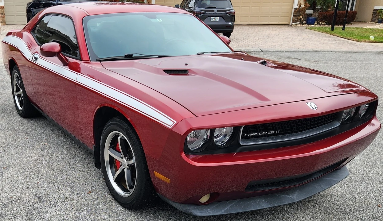 2010 Dodge Challenger 3rd Gen - Image 5 of 17