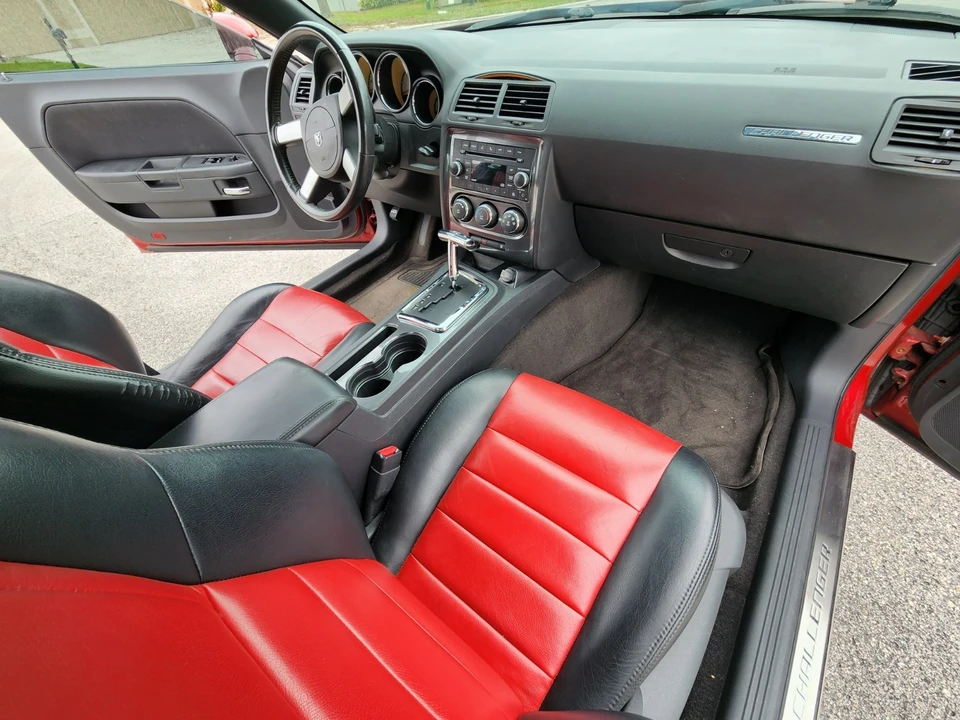 2010 Dodge Challenger 3rd Gen - Image 12 of 17