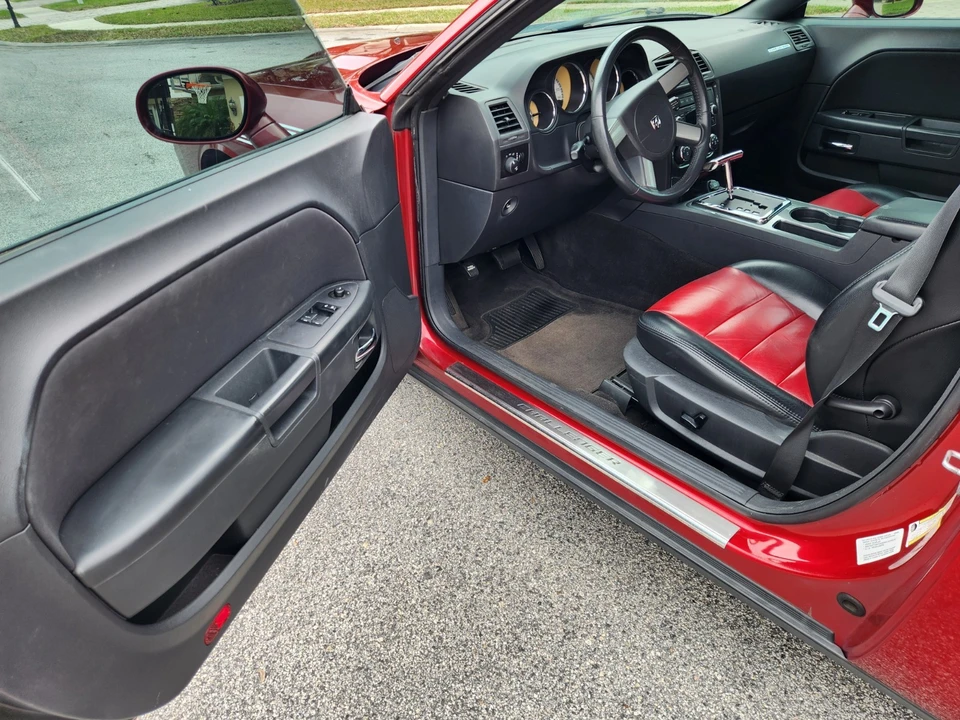 2010 Dodge Challenger 3rd Gen - Image 6 of 17