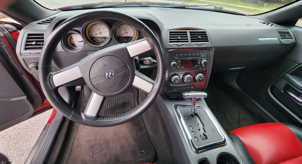 2010 Dodge Challenger 3rd Gen - Image 8 of 17