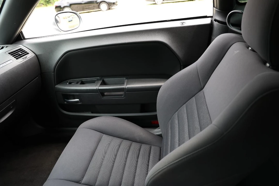2010 Dodge Challenger 3rd Gen - Image 21 of 31