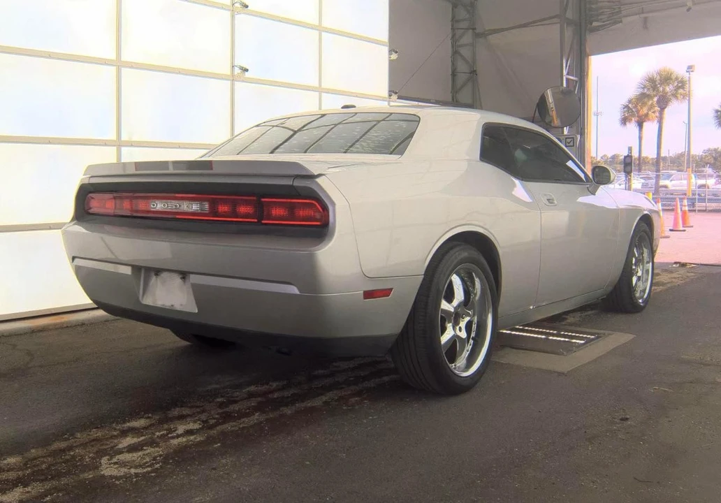 2010 Dodge Challenger 3rd Gen - Image 5 of 17