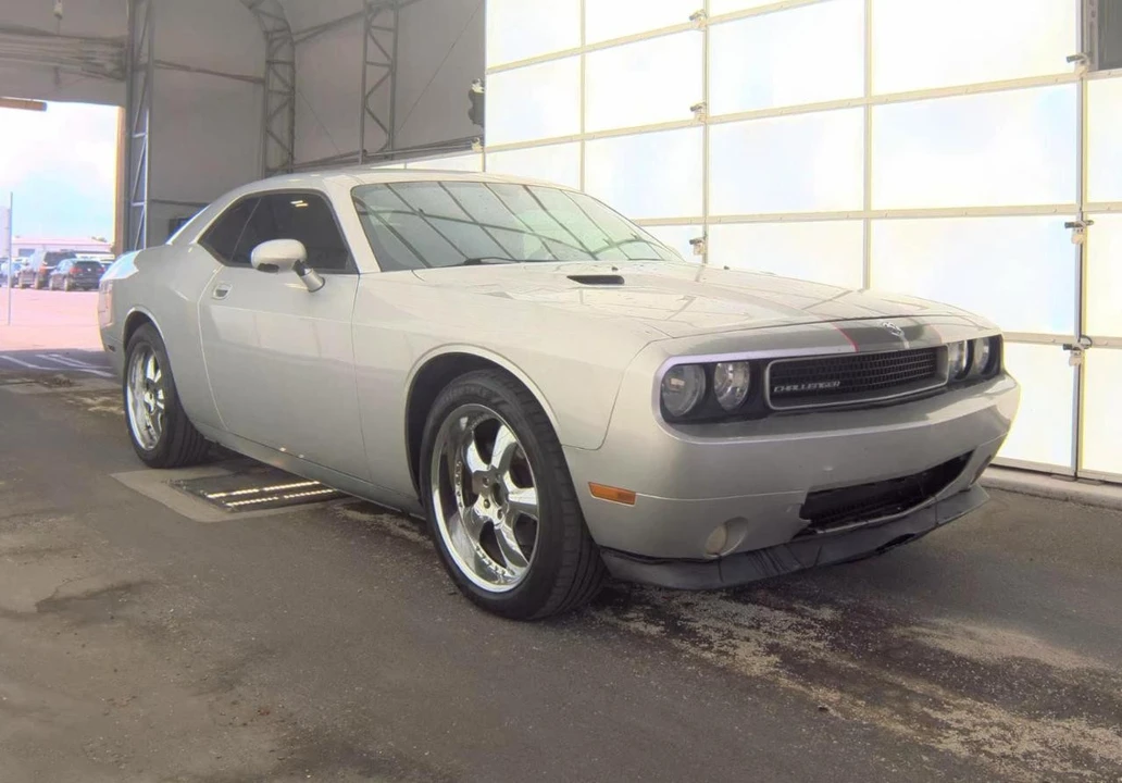 2010 Dodge Challenger 3rd Gen - Image 4 of 17
