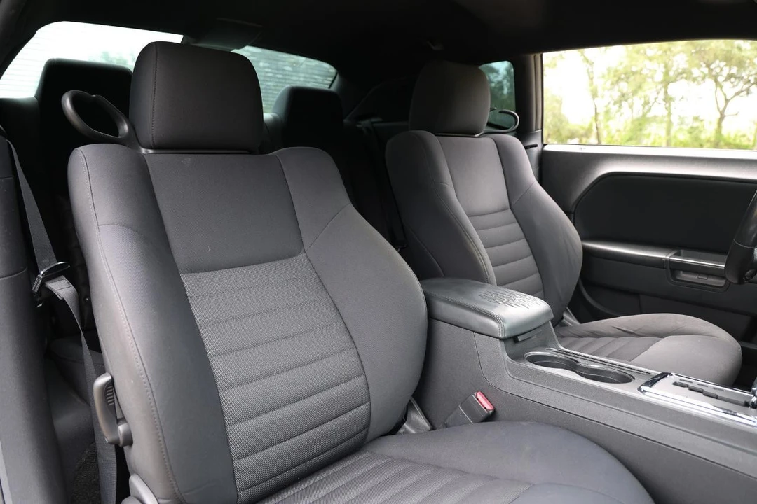 2010 Dodge Challenger 3rd Gen - Image 16 of 31