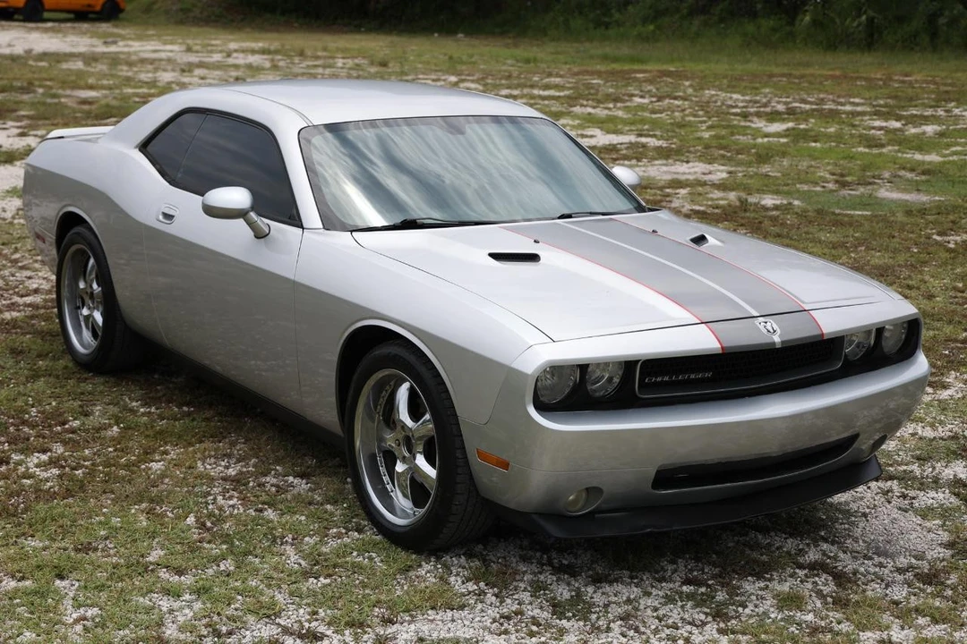 2010 Dodge Challenger 3rd Gen - Image 15 of 31
