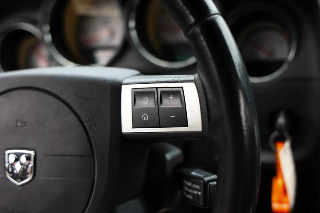 2010 Dodge Challenger 3rd Gen - Image 24 of 31