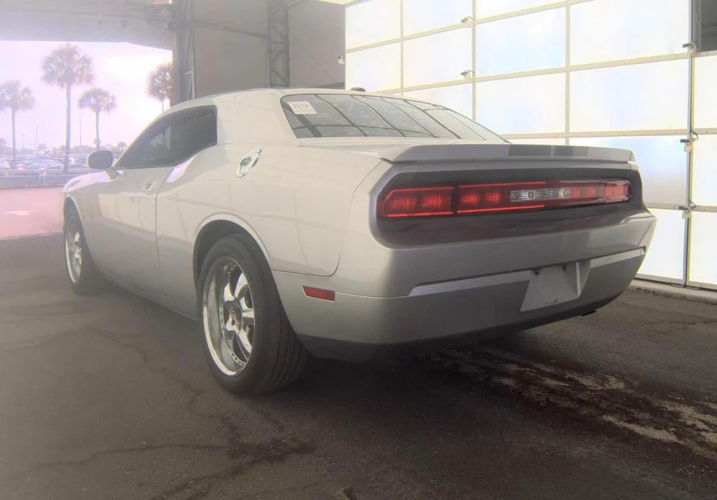 2010 Dodge Challenger 3rd Gen - Image 8 of 17