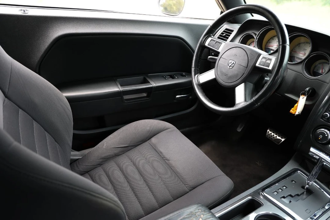 2010 Dodge Challenger 3rd Gen - Image 20 of 31