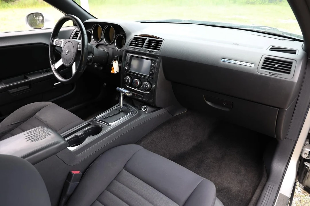 2010 Dodge Challenger 3rd Gen - Image 18 of 31