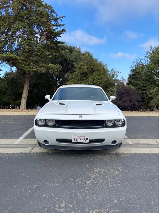 2010 Dodge Challenger 3rd Gen - Image 2 of 10